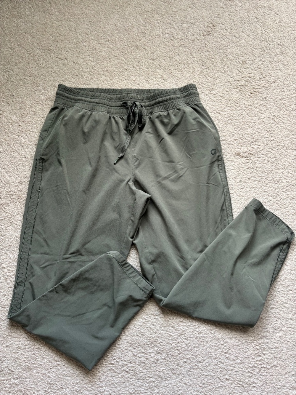 GapFit Women's Jogger Pants Olive Green Size Small Petite Athletic Travel Lounge